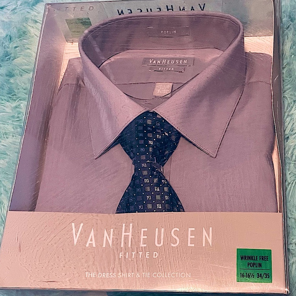 NIB Van Heusen Men’s Dress Fitted shirt